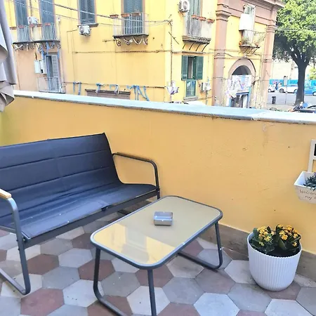 Concept Naples- Moderne Con Balcone Vicino Al Centro 3* 나폴리
