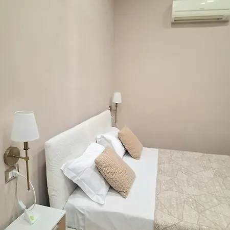 فندق مبيت وإفطار Concept Naples- Moderne Con Balcone Vicino Al Centro نابولي