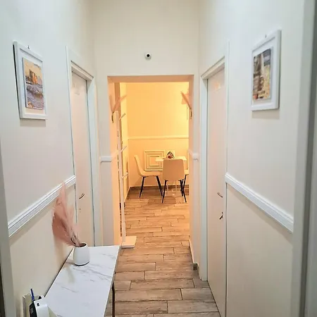 Concept Naples- Moderne Con Balcone Vicino Al Centro نابولي
