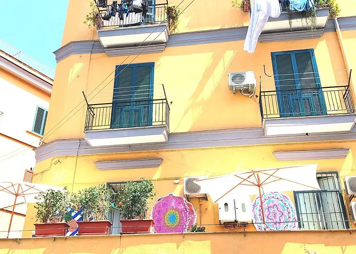 Concept Naples- Moderne Con Balcone Vicino Al Centro Bed & Breakfast