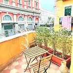 Bed and Breakfast Concept Naples- Moderne Con Balcone Vicino Al Centro Νάπολη