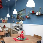 Concept Naples- Moderne Con Balcone Vicino Al Centro Bed and Breakfast