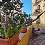 Concept Naples- Moderne Con Balcone Vicino Al Centro Bed and Breakfast 3*