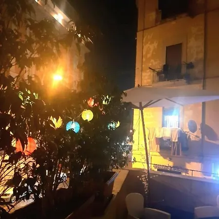 Concept Naples- Moderne Con Balcone Vicino Al Centro Отель типа 