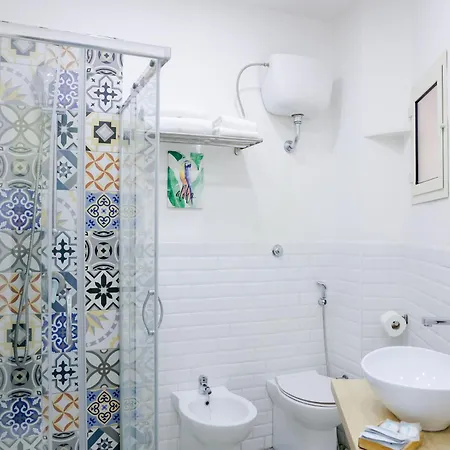 Concept Naples- Moderne Con Balcone Vicino Al Centro Отель типа 