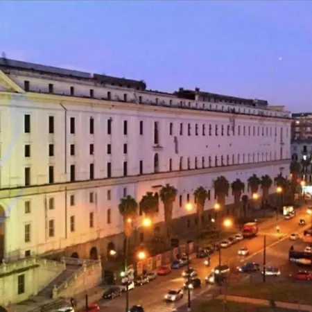 Concept Naples- Moderne Con Balcone Vicino Al Centro Отель типа 