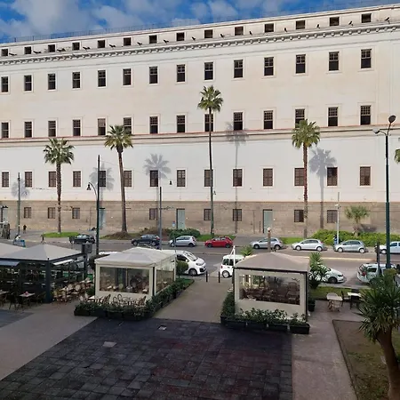 Concept Naples- Moderne Con Balcone Vicino Al Centro Отель типа 